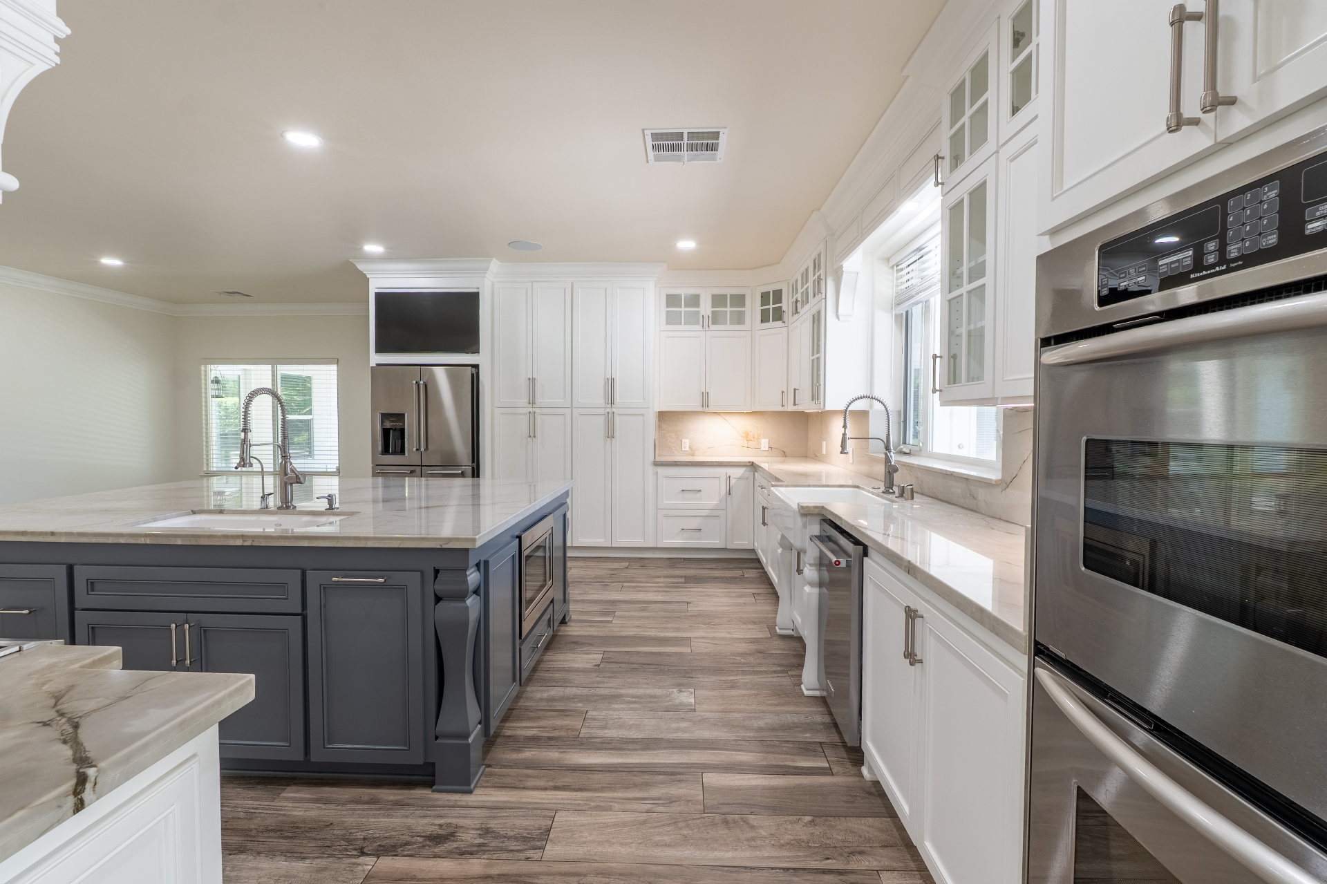 2911 Ragland Ct — 03-kitchen-island.jpg
