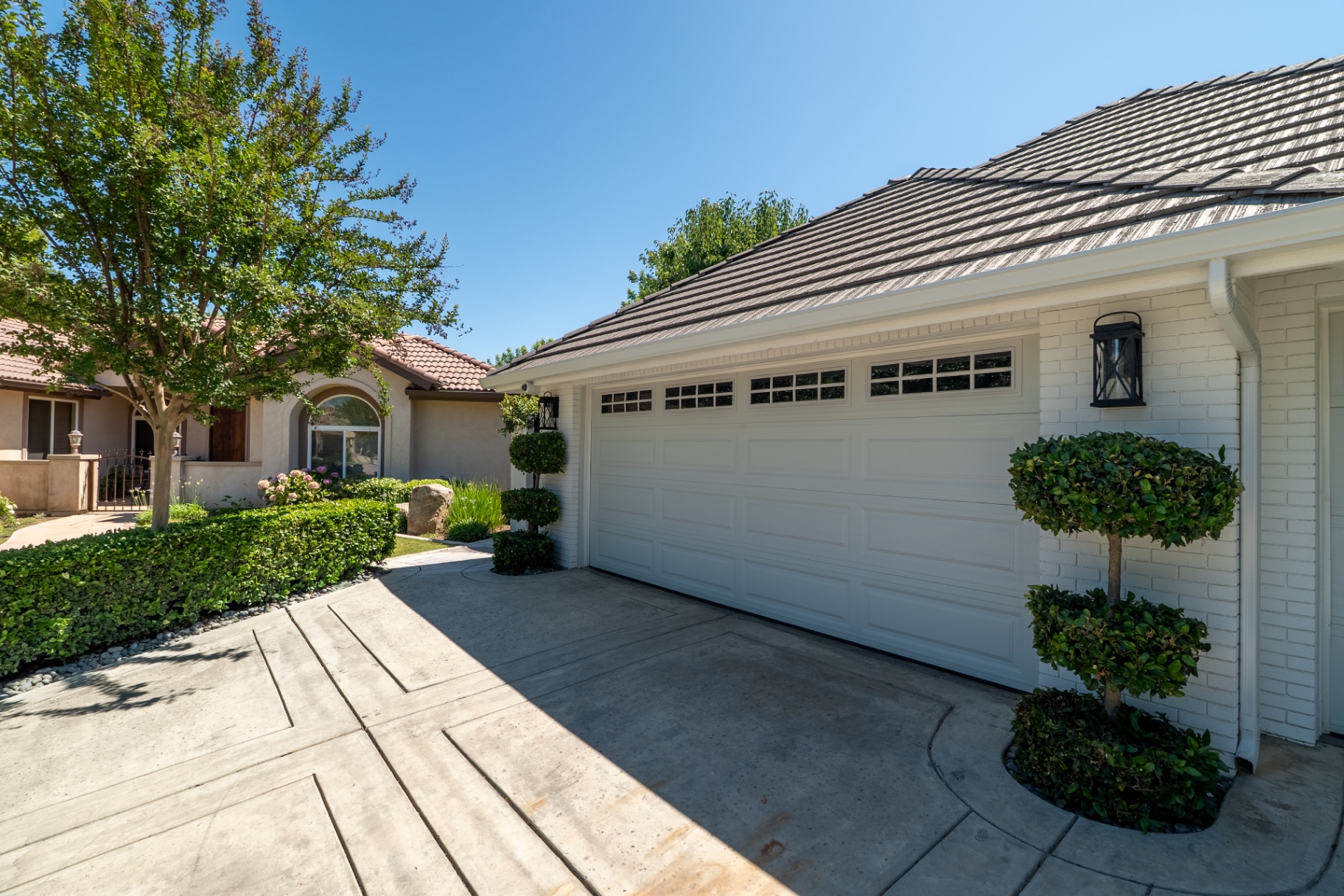 2911 Ragland Ct — 33-driveway-garage-angle.jpg