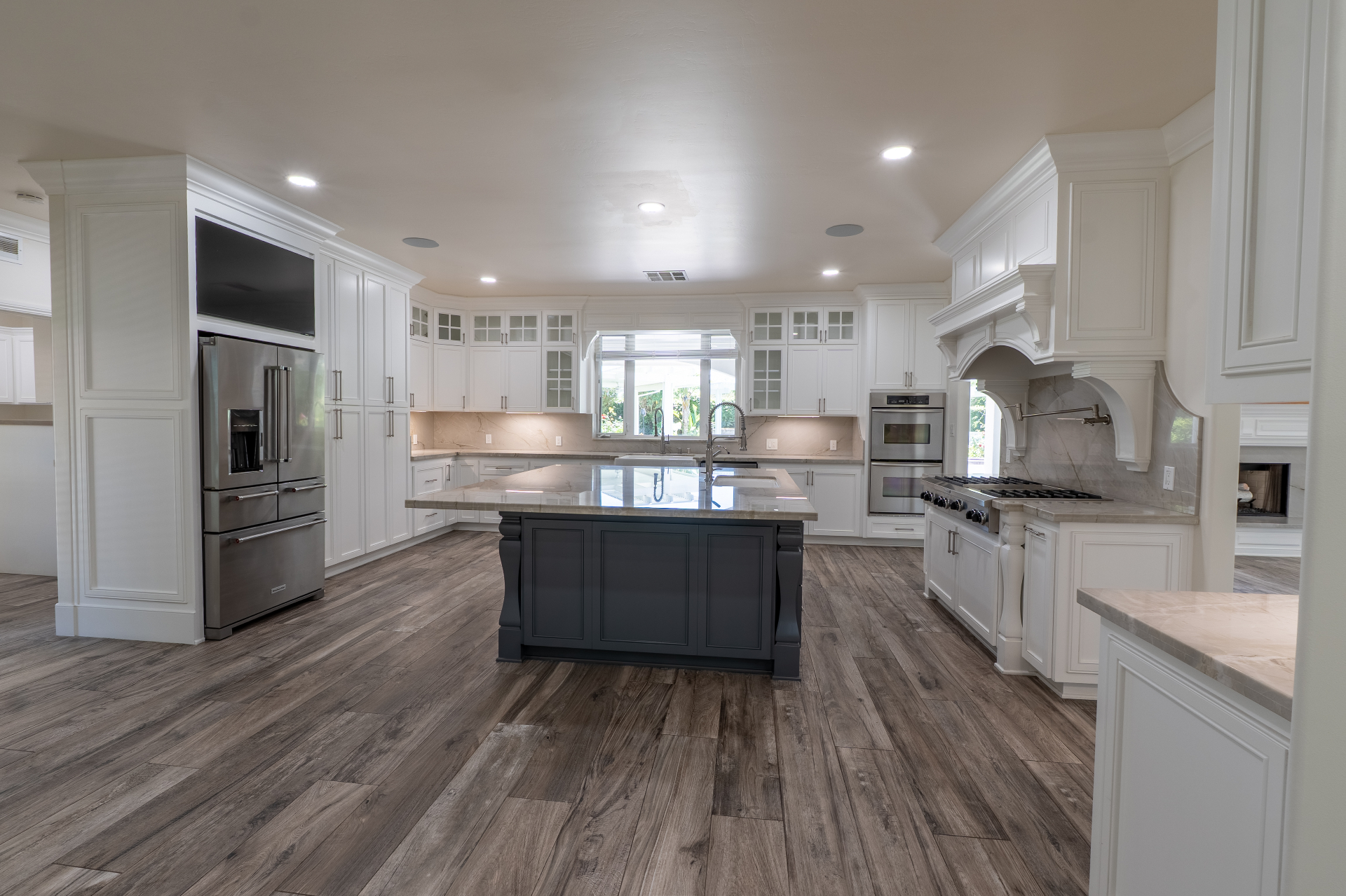 2911 Ragland Ct — 02-kitchen-wide.jpg