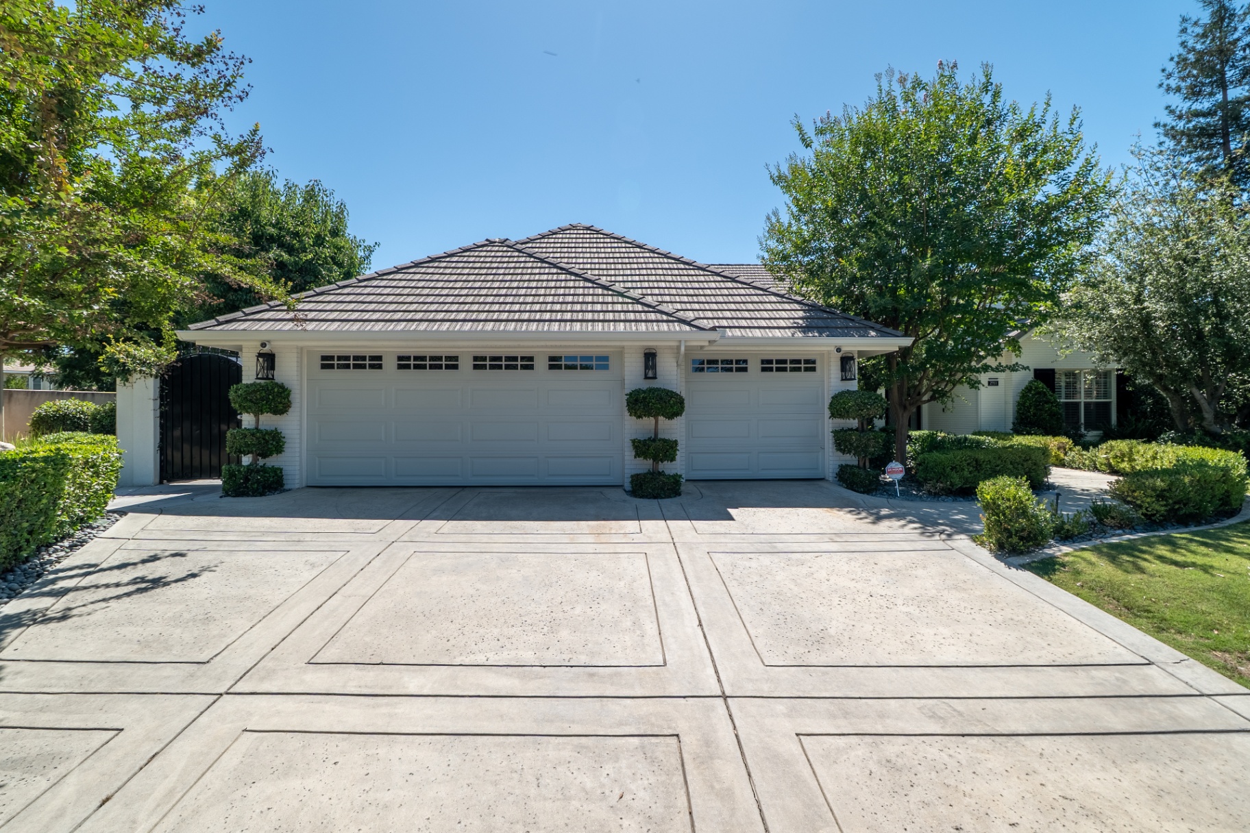 2911 Ragland Ct — 29-front-garage-straight-on.jpg