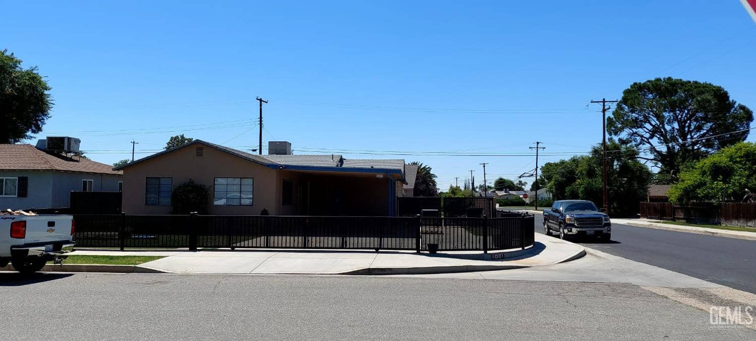 1001 Cedar Avenue, Wasco, California, 93280