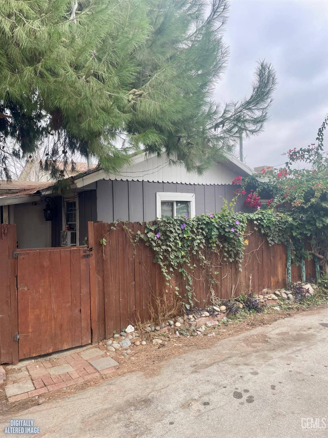 217 E Moneta Avenue, Bakersfield, California, 93308