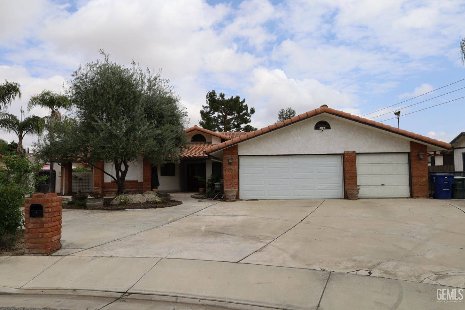 5705 Medio Luna Avenue, Bakersfield, California, 93306