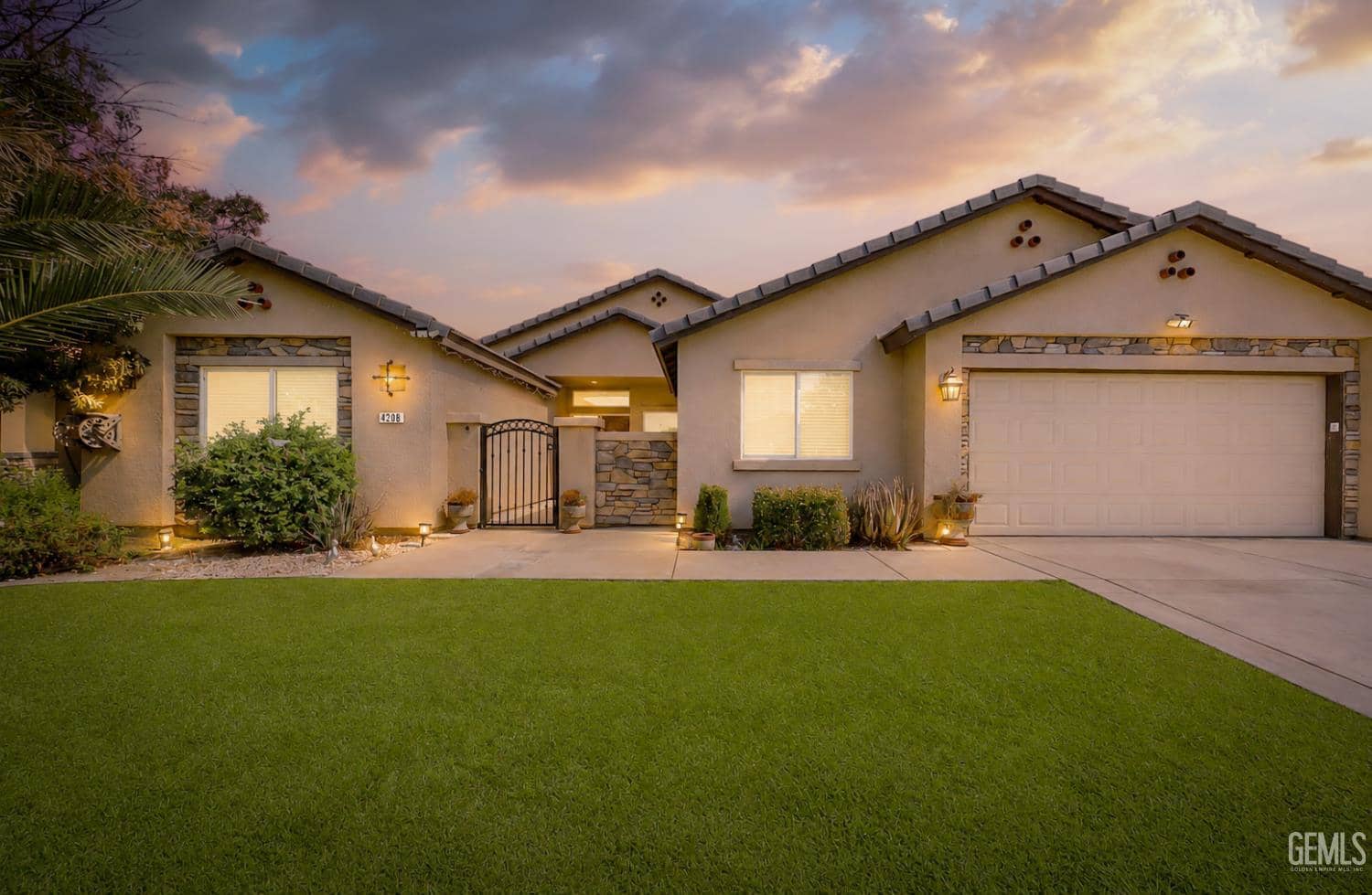 4208 Sierra Madre Avenue, Bakersfield, California, 93313