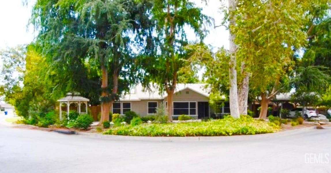 2512 Bay, Bakersfield, California, 93301