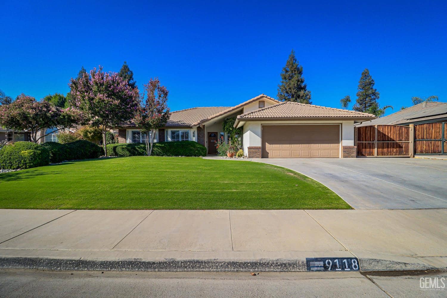 9118 Oak Hills Avenue, Bakersfield, California, 93312