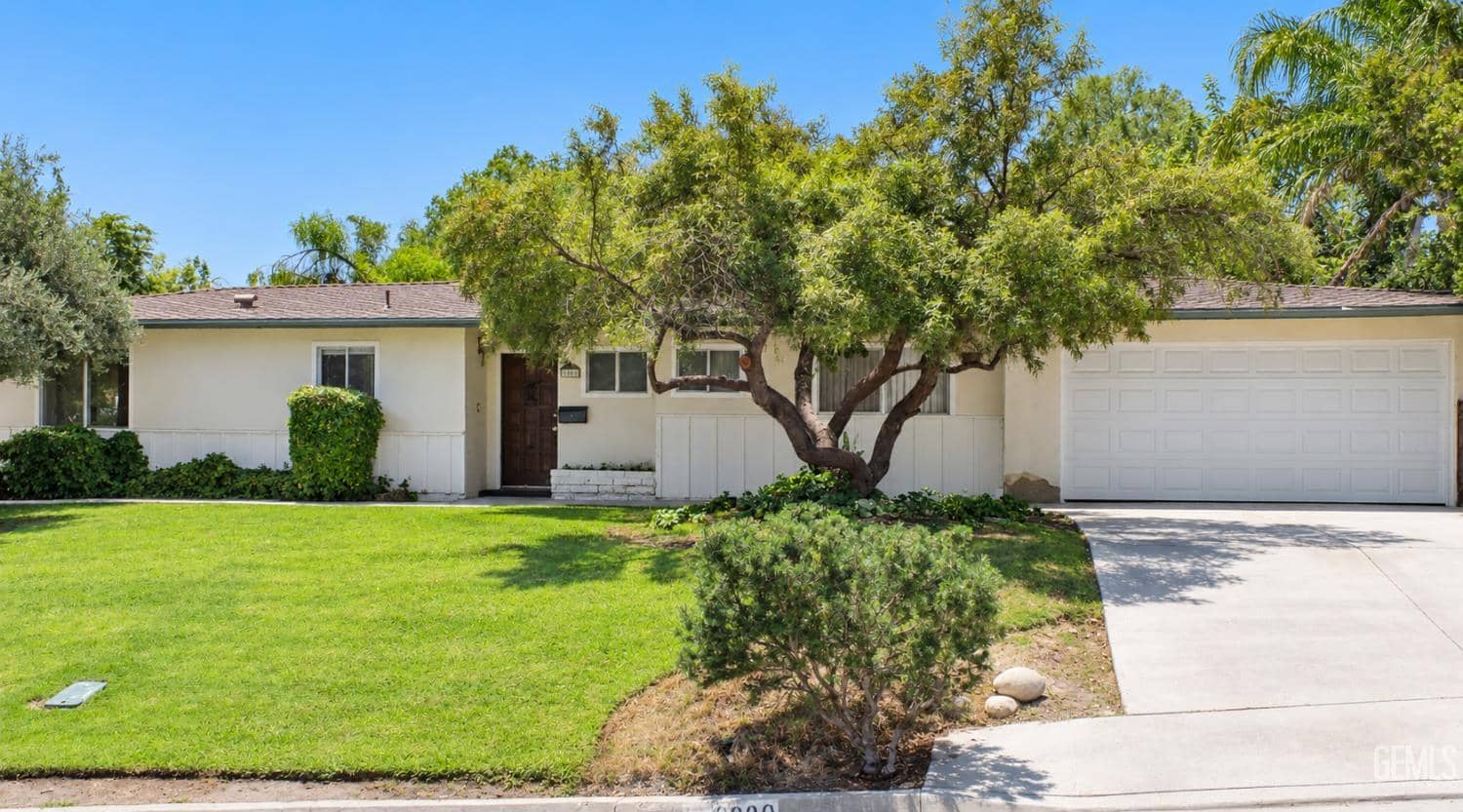 2000 Kingston Place, Bakersfield, California, 93306