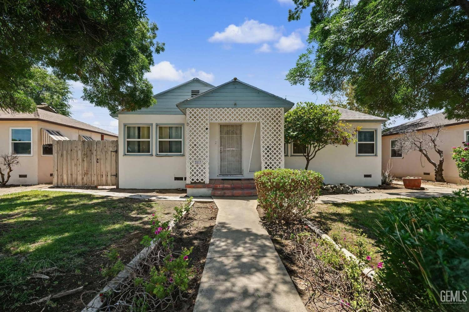 2813 Truxtun Avenue, Bakersfield, California, 93301